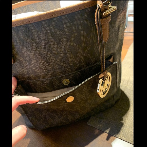 Authentic Michael Kors purse - Picture 3 of 14